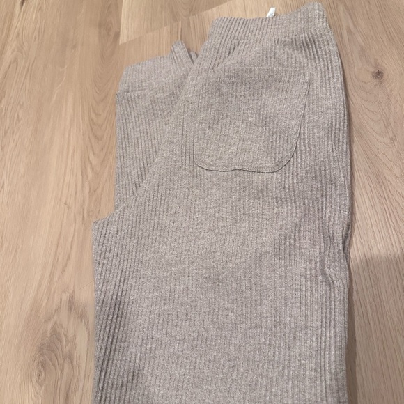 ALO Yoga Muse sweatpants - Picture 4 of 5